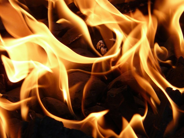 sell-fire-damaged-house-chicago-640x480-21123238.jpeg