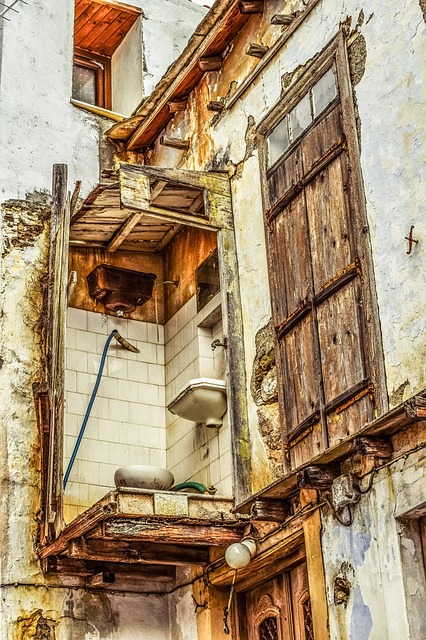sell-fire-damaged-house-california-640x480-49861172.jpeg