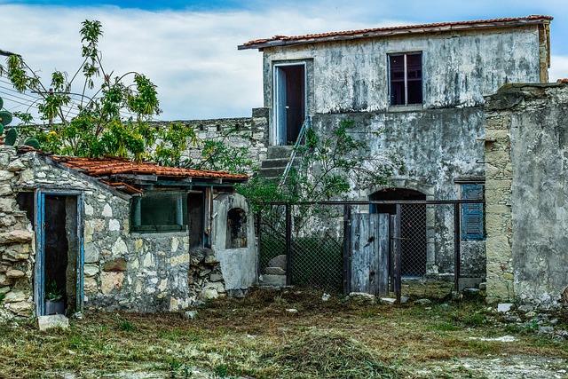 sell-fire-damaged-house-fast-california-640x480-12475603.jpeg